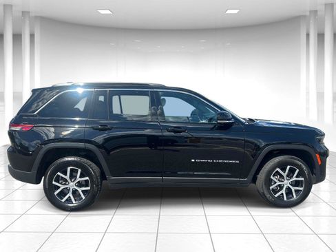 Used 2025 Jeep Grand Cherokee Limited w/ Luxury Tech Group II AWD/4WD image 2