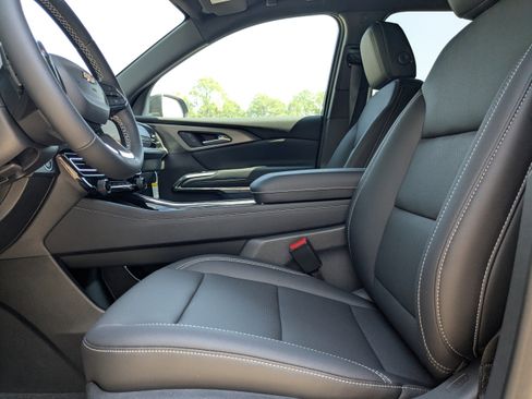 New 2025 Chevrolet Traverse LT w/ Driver Confidence Package image 16