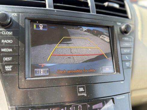 Used 2014 Toyota Prius V Five image 28