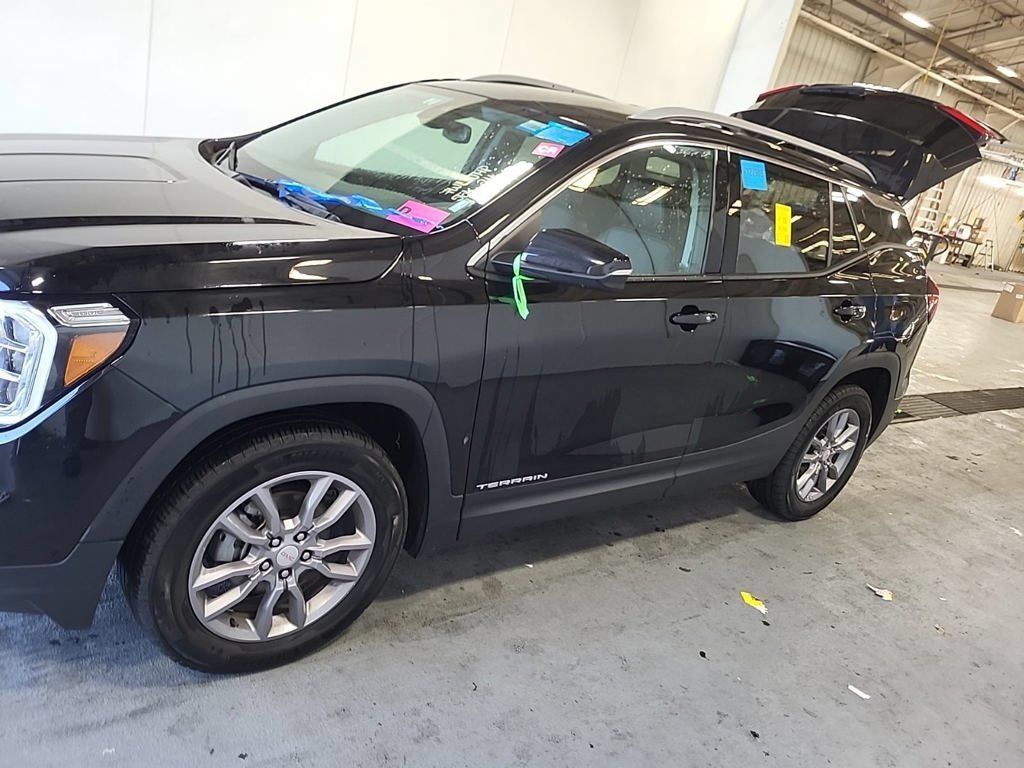 Used 2024 GMC Terrain SLT AWD/4WD image 12