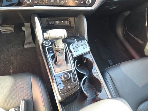 Used 2025 Kia Sportage EX FWD image 18