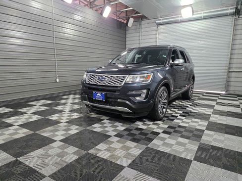 Used 2017 Ford Explorer Platinum image 47