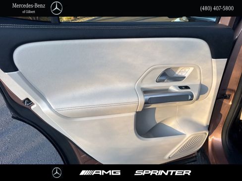 Used 2023 Mercedes-Benz GLB 250 image 19