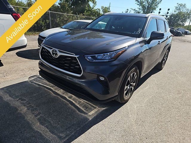 Used 2025 Toyota Highlander XLE AWD/4WD image 1