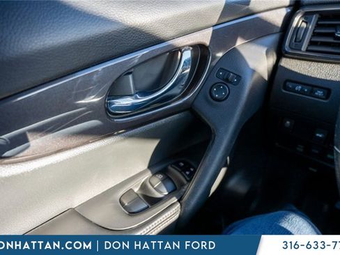 Used 2018 Nissan Rogue SV image 17