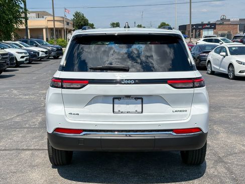 Used 2023 Jeep Grand Cherokee Laredo w/ Luxury Tech Group I AWD/4WD image 14