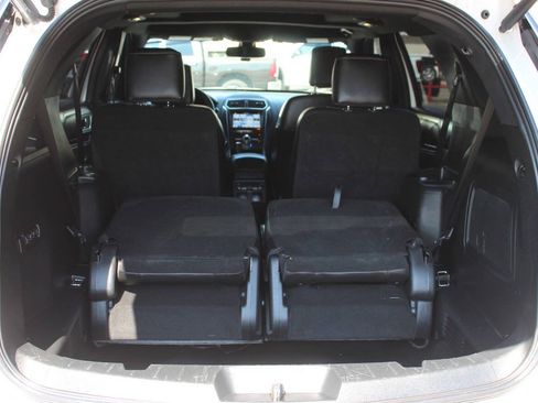 Used 2018 Ford Explorer Platinum AWD/4WD image 16