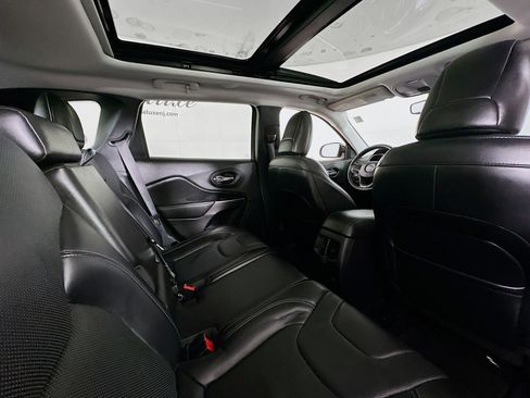 Used 2020 Jeep Cherokee Limited image 28