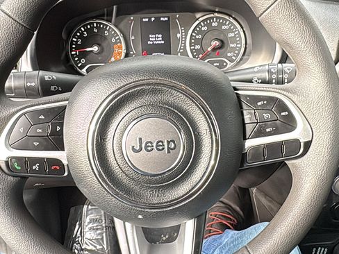 Certified 2023 Jeep Renegade Latitude image 13