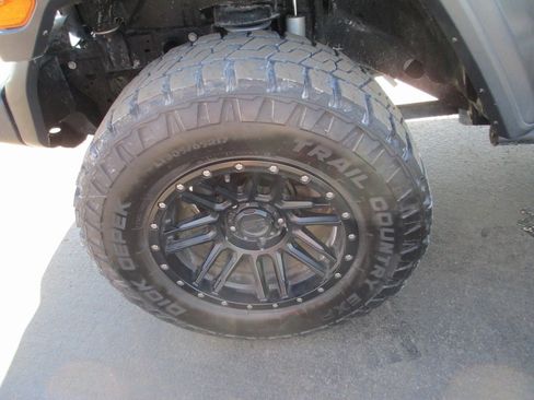 Used 2018 Jeep Wrangler Unlimited Sport image 11