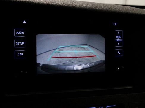 Used 2015 Toyota Sienna L image 2