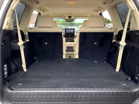 Used 2022 Lexus GX 460 Premium w/ Accessory Package AWD/4WD image 34