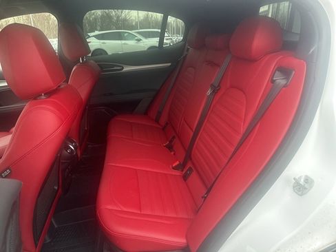 Used 2024 Alfa Romeo Stelvio Veloce image 5