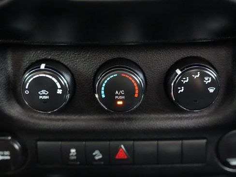Used 2013 Jeep Wrangler Sport w/ Connectivity Group AWD/4WD image 20