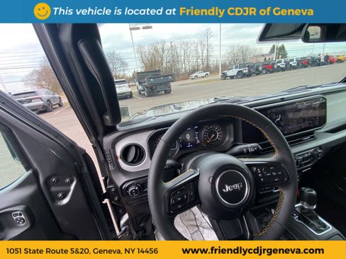 Used 2024 Jeep Gladiator Sport image 12