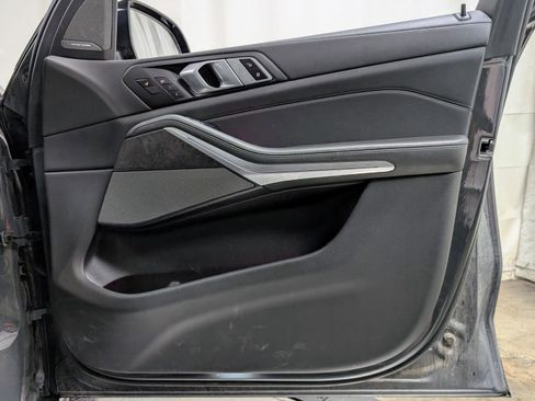 Used 2023 BMW X7 xDrive40i w/ Executive Package image 30