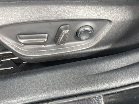 Used 2020 Toyota Camry SE FWD image 11