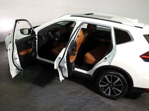 Used 2018 Nissan Rogue SL w/ Premium Package image 5