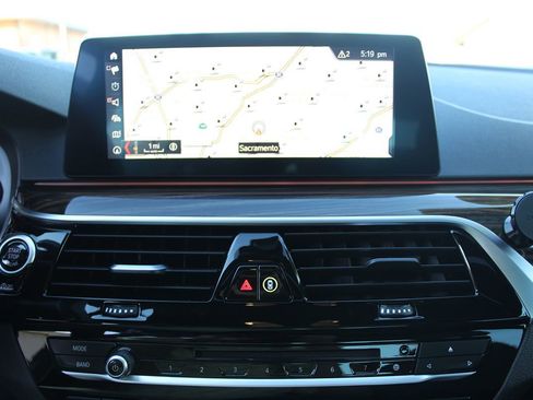 Used 2019 BMW 530i xDrive image 29