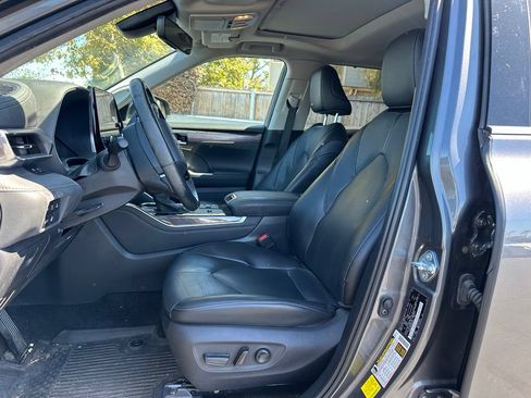 Used 2024 Toyota Highlander Limited AWD/4WD image 10