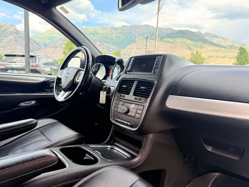 Used 2019 Dodge Grand Caravan GT FWD image 14