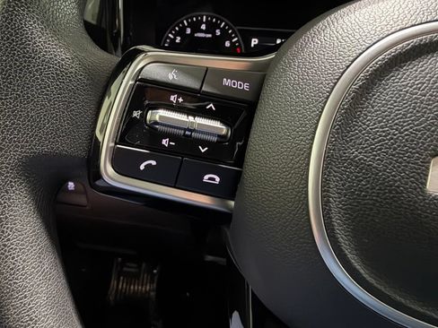 Used 2022 Kia Sorento LX FWD image 19
