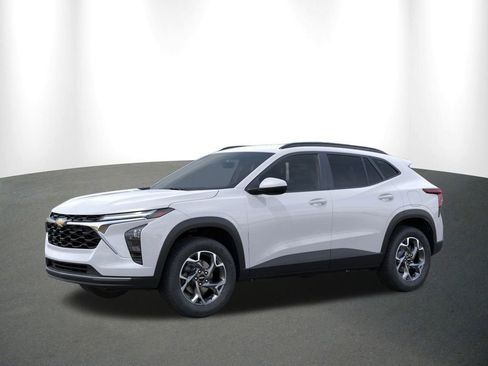 New 2026 Chevrolet Trax LT w/ Driver Confidence Package FWD image 2