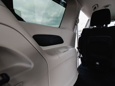 Used 2023 Chrysler Voyager LX FWD image 10