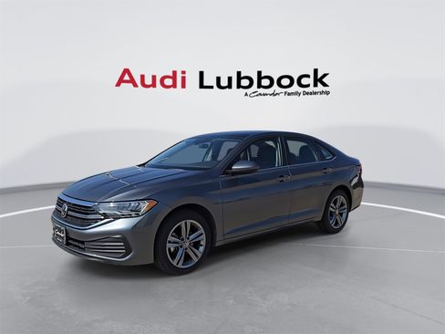 Used 2024 Volkswagen Jetta SE image 4