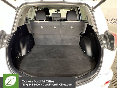 Used 2017 Toyota RAV4 XLE FWD image 14