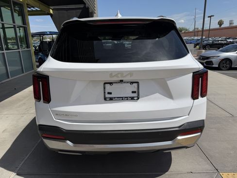 Used 2025 Kia Sorento S w/ Panoramic Sunroof Package FWD image 13