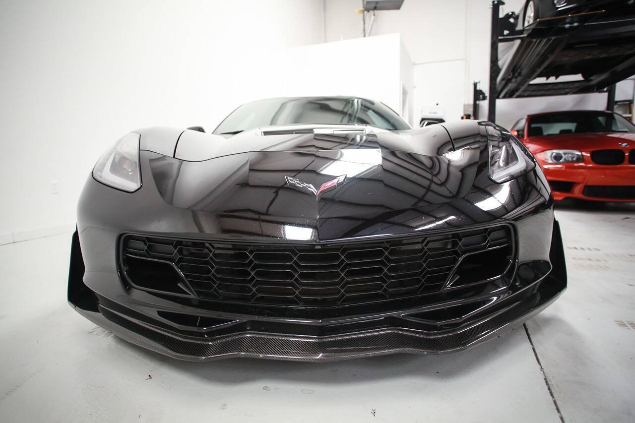 Used 2018 Chevrolet Corvette Stingray Coupe w/ Carbon Flash Badge Package RWD image 9