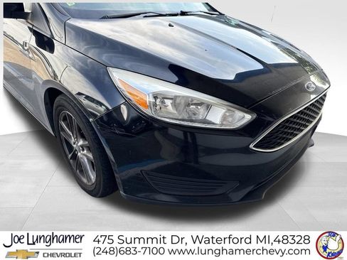 Used 2016 Ford Focus SE FWD image 2