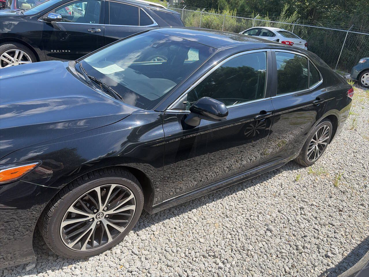 Used 2020 Toyota Camry SE w/ Carpet Mat Package FWD image 1