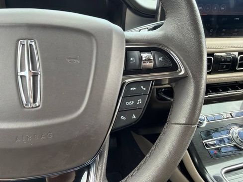 Used 2022 Lincoln Nautilus FWD w/ Premium Package image 16