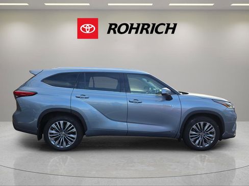 Used 2021 Toyota Highlander Platinum image 6