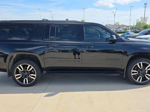 Used 2018 Chevrolet Suburban LT w/ RST Edition image 8