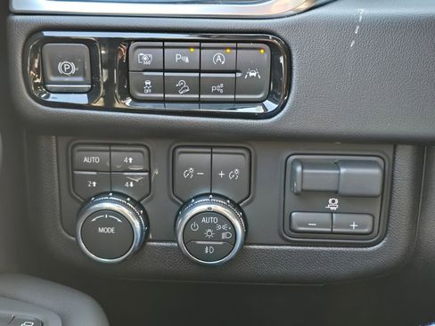 New 2026 GMC Yukon XL Elevation w/ Elevation Premium Package AWD/4WD image 19