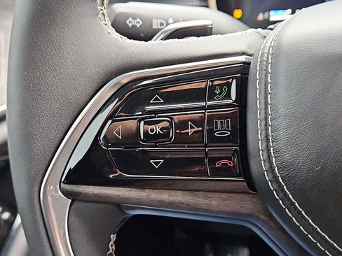 Used 2023 Jeep Grand Cherokee Overland image 41