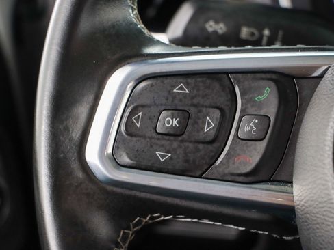 Used 2022 Jeep Wrangler Unlimited Sahara AWD/4WD image 15