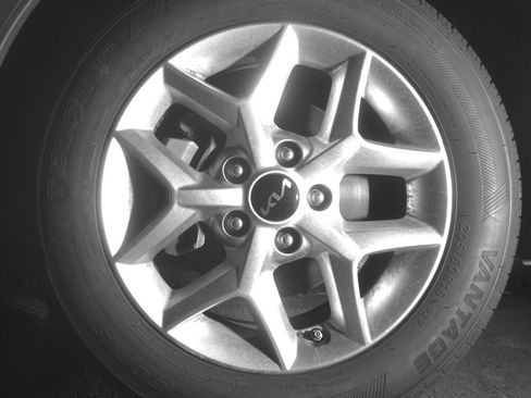 Used 2025 Kia Soul LX w/ LX Technology Package image 12