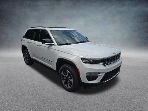 Used 2025 Jeep Grand Cherokee Limited 4xe AWD/4WD image 8