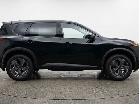 Used 2025 Nissan Rogue SV image 11