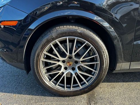 Used 2023 Porsche Cayenne S Platinum image 3