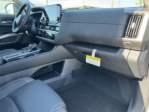 New 2025 Nissan Pathfinder Platinum w/ Lighting Package (N93) image 11