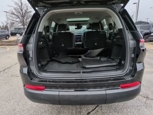 Used 2023 Jeep Grand Cherokee L Limited w/ Luxury Tech Group II image 9