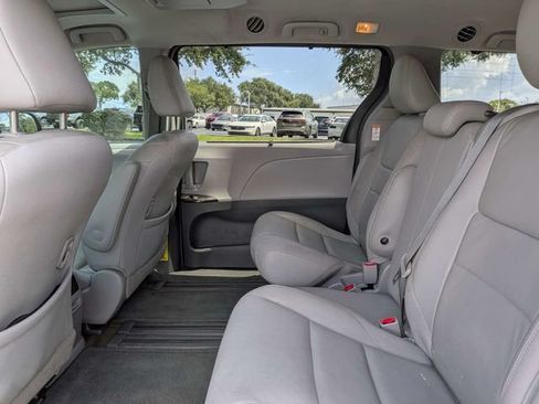Used 2015 Toyota Sienna XLE Premium FWD image 14