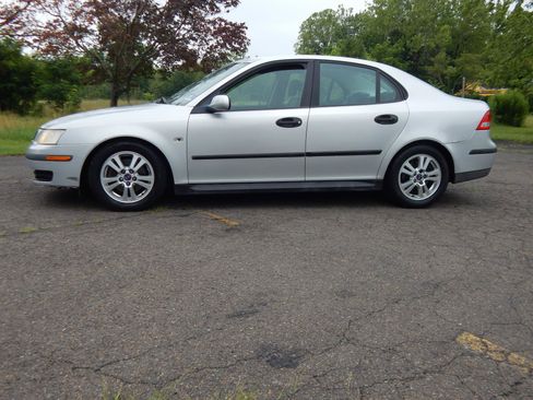Used 2005 Saab 9-3 Linear image 2