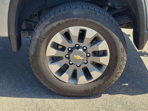 Used 2024 Chevrolet Silverado 3500 LT w/ Texas Edition RWD image 11
