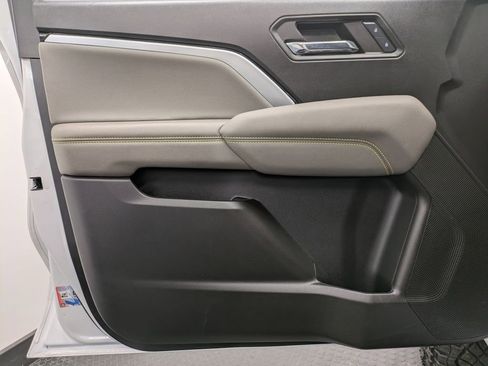 Used 2024 Chevrolet Colorado ZR2 w/ Technology Package image 8